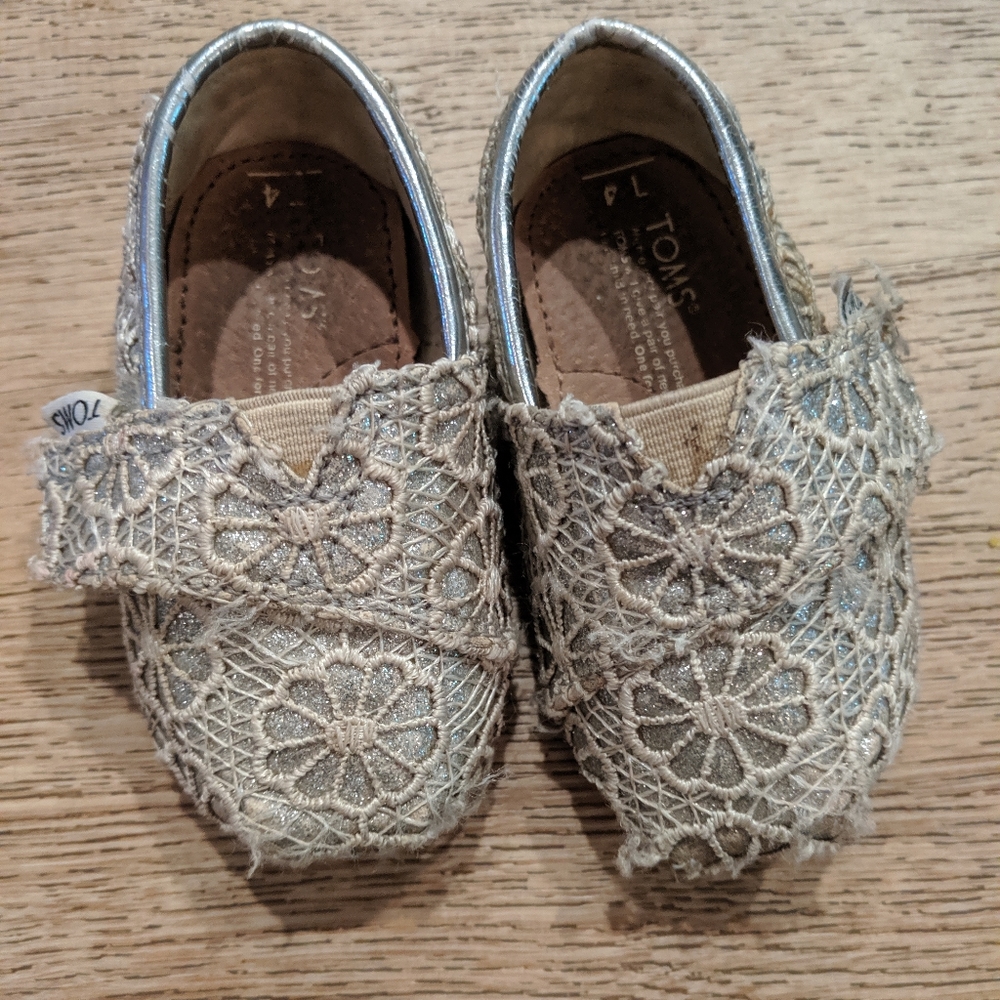 Toddler size 4 silver toms